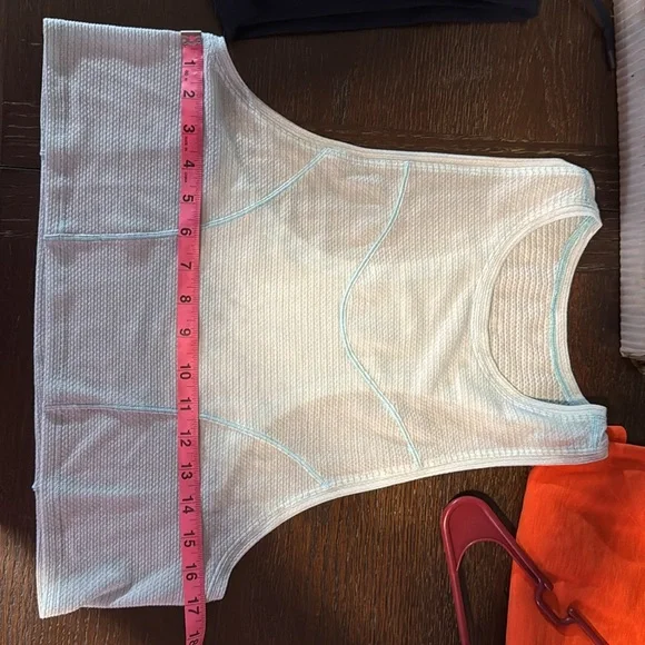 Lululemon super light crop - Picture 3 of 5